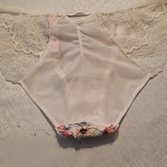 3 Victoria secret woman panties - Picture 11 of 11